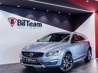 Begagnad Volvo V60 CC Momentum 150 HK (110 kW) 2017 Ljusblå Kombi