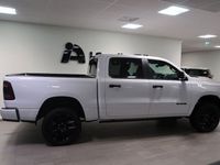 begagnad RAM 1500 CREW CAB 4X4 LAIE NIGHT EDITION 2023, Personbil