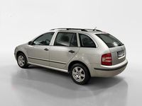 Begagnad Skoda Fabia 64 HK (47 kW) 2004 Silver Kombi