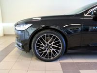 Begagnad Volvo V90 Momentum 190 HK (139 kW) 2020 Svart Kombi