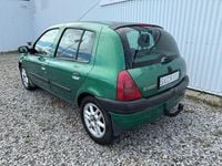 Begagnad Renault Clio II 98 HK (72 kW) 2001 Grön Halvkombi
