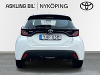 begagnad Toyota Yaris Hybrid Active Komfort-pkt 2021, Halvkombi