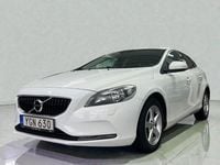 Begagnad Volvo V40 122 HK (89 kW) 2017 Vit Halvkombi