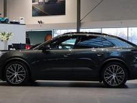 Begagnad Porsche Macan 4 Electric 2025 Grå SUV