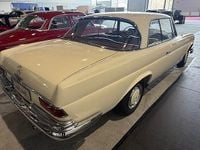 Begagnad Mercedes W111 SE 120 HK (88 kW) 1964 Vit Sportkupé