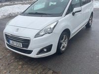Begagnad Peugeot 5008 120 HK (88 kW) 2015 Minibuss