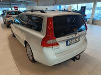 begagnad Volvo V70 D4 181Hk AWD Aut Momentum VOC Vhjul Drag Värmare