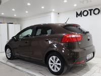 begagnad Kia Rio 1.4 CVVT Automat Parkeringshjälp Kamkedja