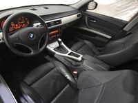 begagnad BMW 320 d xDrive Touring 184 HK AUT P-VÄRM M&K NYSERV 17"