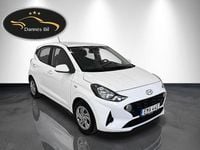 Begagnad Hyundai i10 Essential 67 HK (49 kW) 2022 Vit Halvkombi