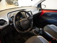 Begagnad Toyota Aygo X-play 72 HK (52 kW) 2021 Röd Halvkombi