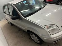 Begagnad Ford Fusion 80 HK (58 kW) 2005 Silver Halvkombi