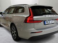 begagnad Volvo V60 B3 Bensin Core, Parkeringssensor bak, Navigation, Baklucka Elmanövrerad, Induktiv laddning mobil, Keyless Entry and Start 2023, Kombi