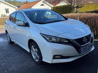 Begagnad Nissan Leaf Tekna 159 kW (217 HK) 2022 Pärlemovit Halvkombi