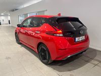 Begagnad Nissan Leaf N-Connecta 111 kW (151 HK) 2023 Röd Halvkombi