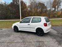 Begagnad VW Polo 54 HK (39 kW) 1995 Vit Halvkombi