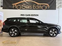 Begagnad Volvo V60 CC Momentum 197 HK (144 kW) 2021 Svart Kombi