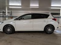 Begagnad Toyota Auris Hybrid 136 HK (100 kW) 2017