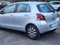 Begagnad Toyota Yaris 99 HK (72 kW) 2011 Silver Halvkombi