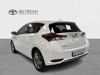 Begagnad Toyota Auris Hybrid Executive 136 HK (100 kW) 2017 Vit Halvkombi
