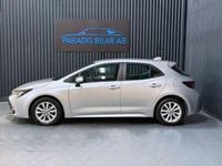 Begagnad Toyota Corolla Hybrid Active 140 HK (102 kW) 2023 Silver Halvkombi