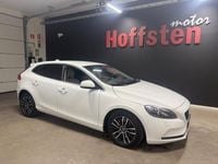 Begagnad Volvo V40 Momentum 190 HK (139 kW) 2014 Vit Halvkombi