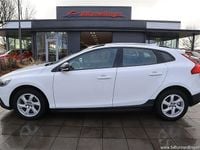 Begagnad Volvo V40 Momentum 150 HK (110 kW) 2014 Vit samma som bilen Halvkombi