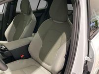 Begagnad Volvo EX30 CC Performance 319 kW (434 HK) 2025 Vit