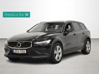 Begagnad Volvo V60 CC Momentum 197 HK (144 kW) 2022 Svart Kombi