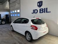 Begagnad Peugeot 208 Active 82 HK (60 kW) 2014 Vit Halvkombi