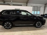 Begagnad Mitsubishi Outlander P-HEV 121 HK (88 kW) 2016 Svart SUV