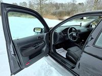 Begagnad VW Golf IV Trendline 105 HK (77 kW) 2002 Svart Halvkombi
