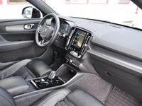 begagnad Volvo XC40 B4 197hk AWD Automat R-Design Panorama Skinn Drag