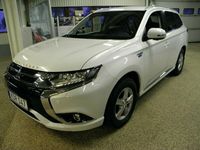 Begagnad Mitsubishi Outlander P-HEV 122 HK (89 kW) 2016 Vit Kombi