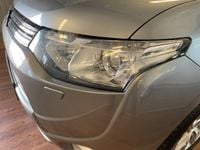 Begagnad Mitsubishi Outlander P-HEV Plus 122 HK (89 kW) 2014 Grå SUV