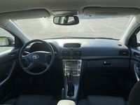 begagnad Toyota Avensis Kombi 1.8 VVT-i
