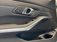 Begagnad BMW 330 Shadowline 184 HK (135 kW) 2025 Mineralvit Kombi