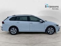 Begagnad VW Golf VIII Life 117 HK (86 kW) 2022 Vit Kombi