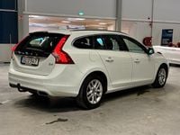 Begagnad Volvo V60 Momentum 181 HK (133 kW) 2014 Vit Kombi