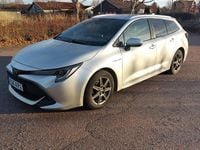 Begagnad Toyota Corolla Style 122 HK (89 kW) 2019 Precious silver. Kombi