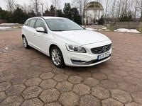 Begagnad Volvo V60 Momentum 181 HK (133 kW) 2014 Vit Kombi