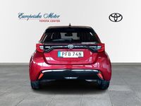 begagnad Toyota Yaris Hybrid Style Bi-tone Vinterhjul SPI