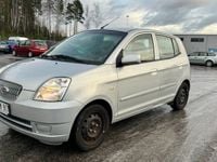 Begagnad Kia Picanto 66 HK (48 kW) 2005 Silver Halvkombi