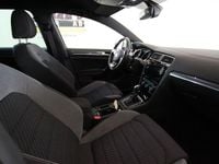 Begagnad VW Golf VII GT 150 HK (110 kW) 2018 Vit Halvkombi