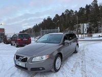 Begagnad Volvo V70 Momentum 175 HK (128 kW) 2009 Grå Kombi