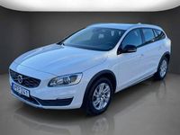 Begagnad Volvo V60 CC Momentum 190 HK (139 kW) 2017 Vit Kombi