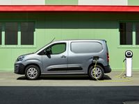 Begagnad Fiat e-Doblò 100 kW (136 HK) 2024 Minibuss