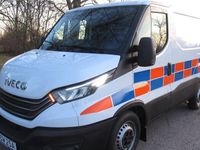 begagnad Iveco Daily 35-140 Automat Skåp 7 m3 med Drag 3500 kg 2022, Transportbil