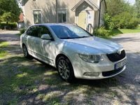 begagnad Skoda Superb 2.0 TDI DSG Sekventiell 140hk