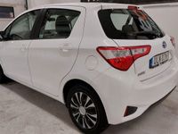 begagnad Toyota Yaris Hybrid e-CVT Euro 6 101hk, Backkamera, Moms